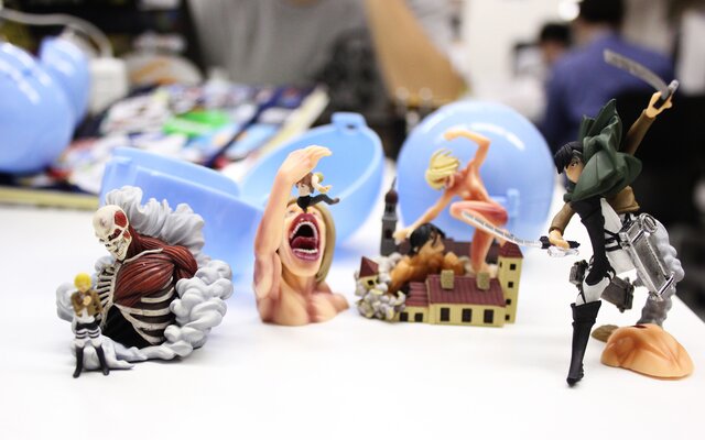 attack on titan capsule toy