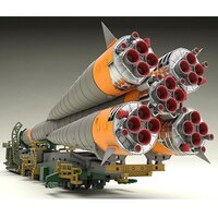 Soyuz Rocket & Transport Train 1/150 Scale Plastic Model