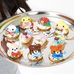 Zeitaku Sweets Amuse Character Keychains