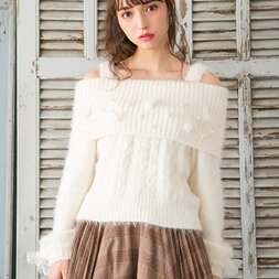 LIZ LISA Pom Pom Off-Shoulder Feather Knit Top