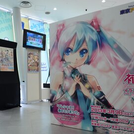 hatsune miku life size statue