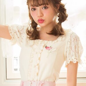 LIZ LISA Embroidered Puff Sleeve Top