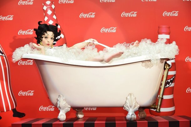 Kyary Pamyu Pamyu Transforms Into Betty Boop And Performs Continuous
