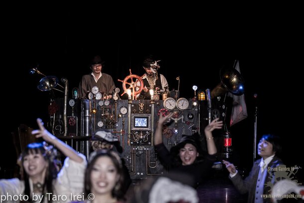 A World of Traditional Japanese Fashion and Steampunk!