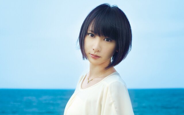 in may of 2012, she made her major debut with the song "sora wa