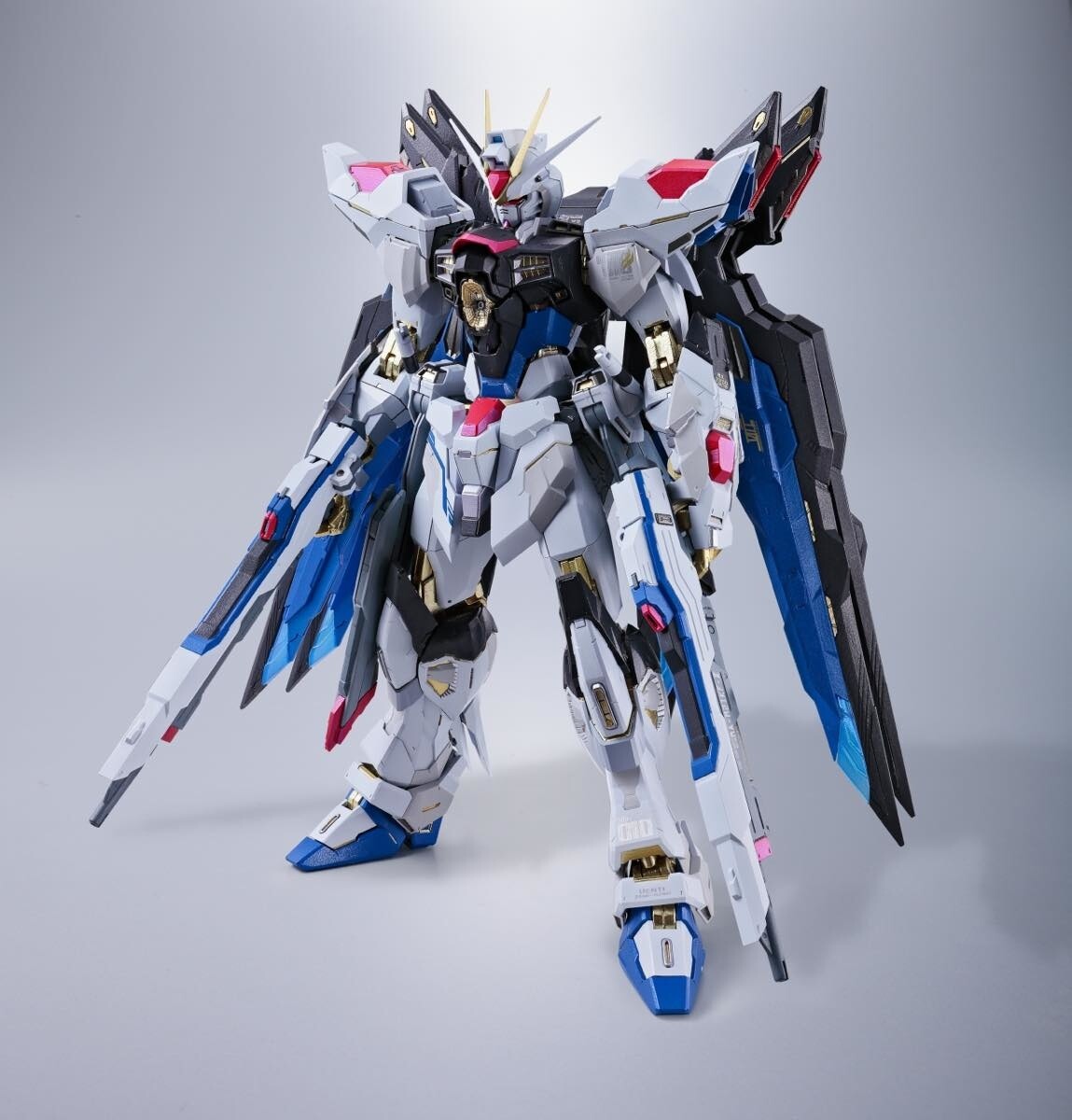 metal robot strike freedom gundam