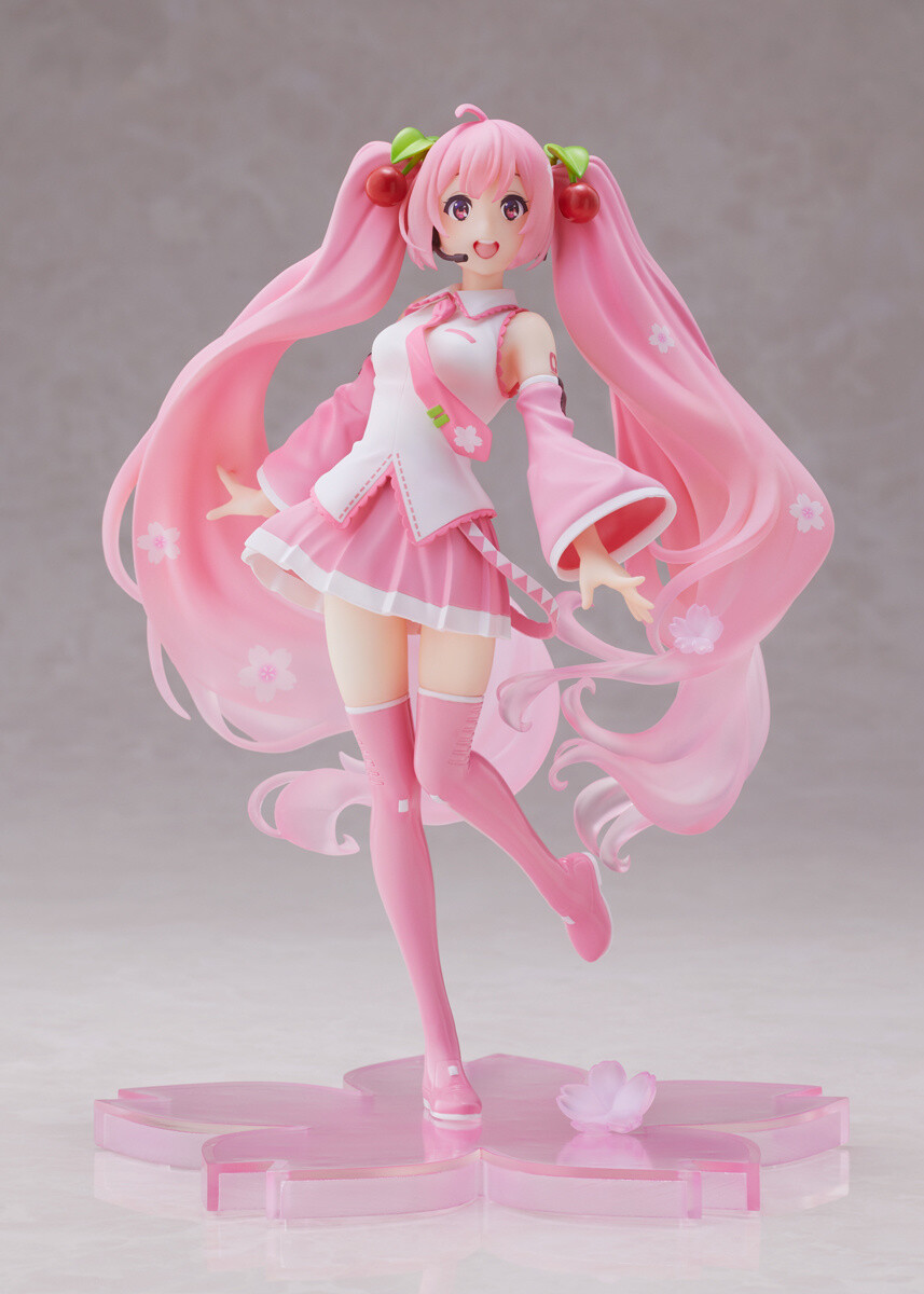 sakura miku statue